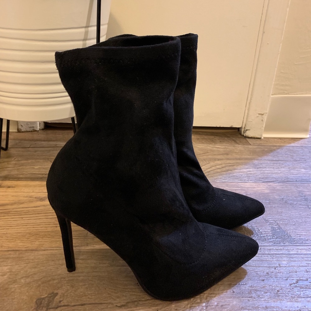 Black heeled boots